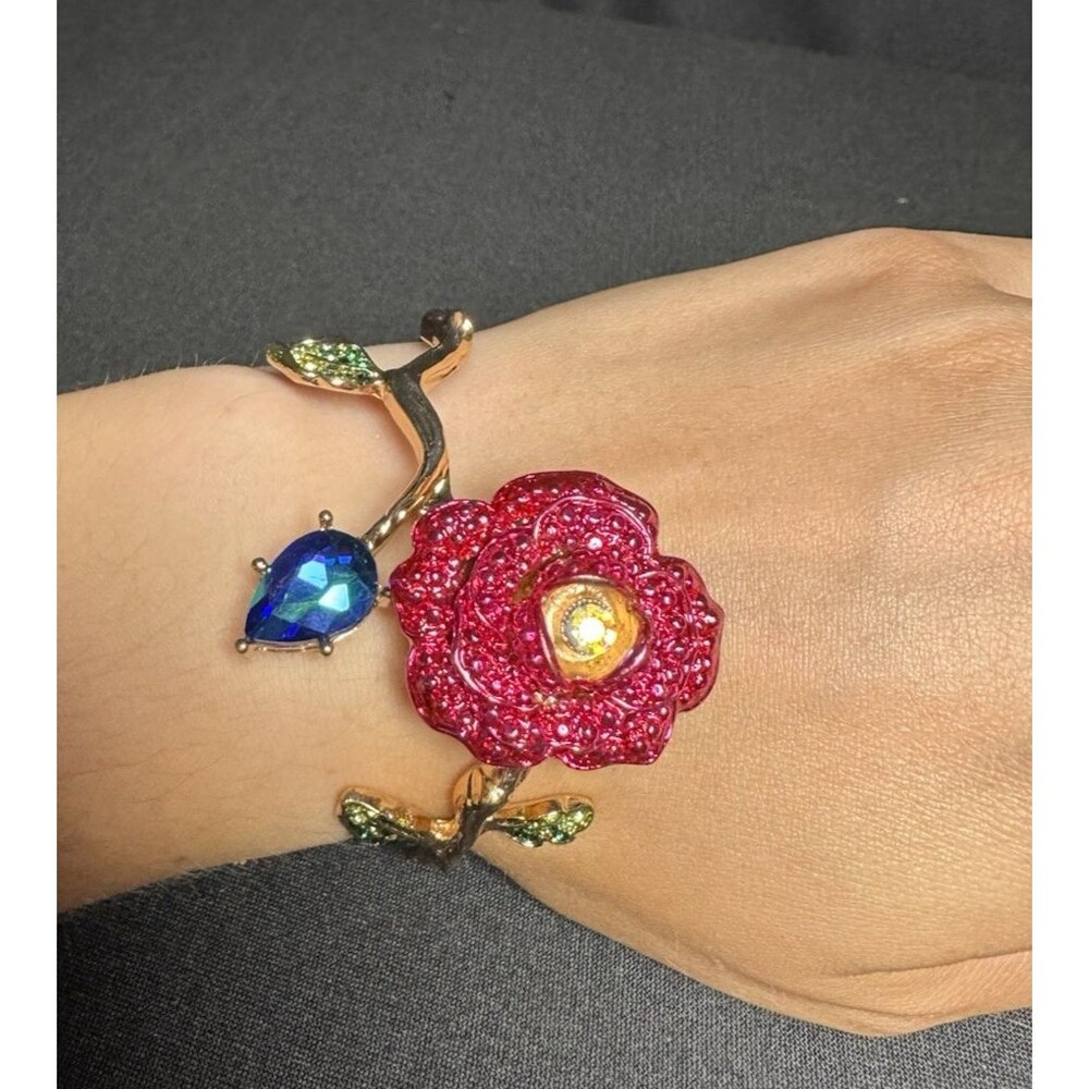 Betsey Johnson Rose Vine Bling Goldtone Hinged Bangle Bracelet - Picture 5 of 9